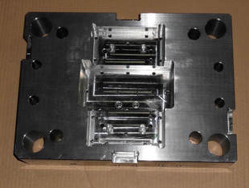 铜鼓精密塑料模-06