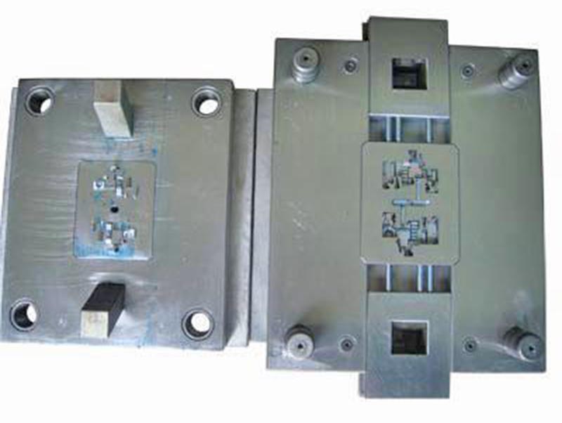 铜鼓精密塑料模-01